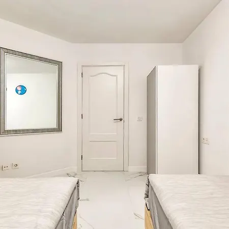 Modern In Parque Royal I, Playa Fanabe Apartmán