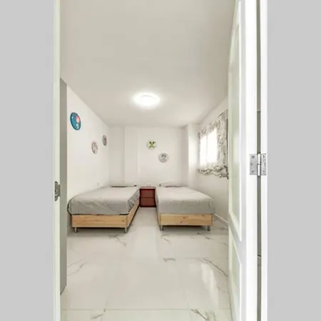 Modern In Parque Royal I, Playa Fanabe Apartament *