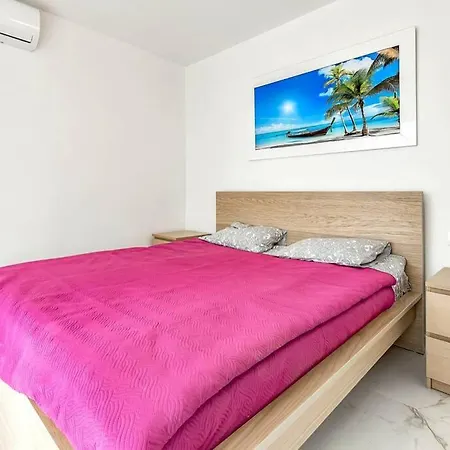 Modern In Parque Royal I, Playa Fanabe Apartment